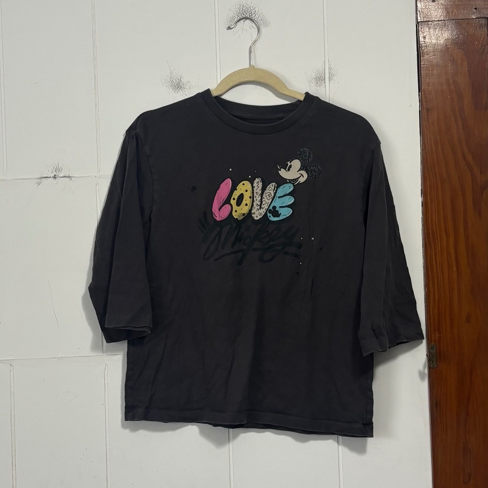 Uniqlo UT Disney Mickey Mouse Love Graphic 3/4 Sleeve Tee Charcoal Gray Small